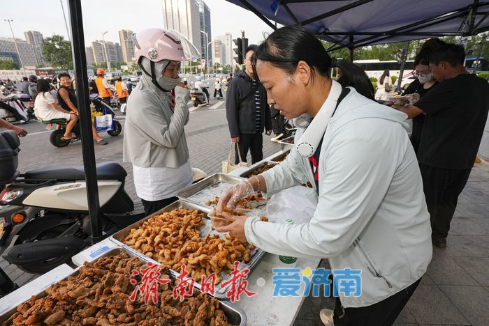 “从包间到街头”，济南酒店“外摆”新业态升腾城市“烟火气”