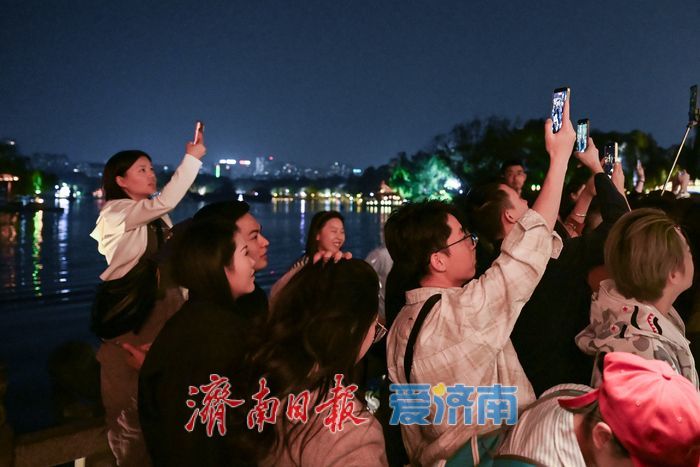 乐起殿堂，声醉明湖：走近“大明湖最有腔调的爷爷”杨树荣