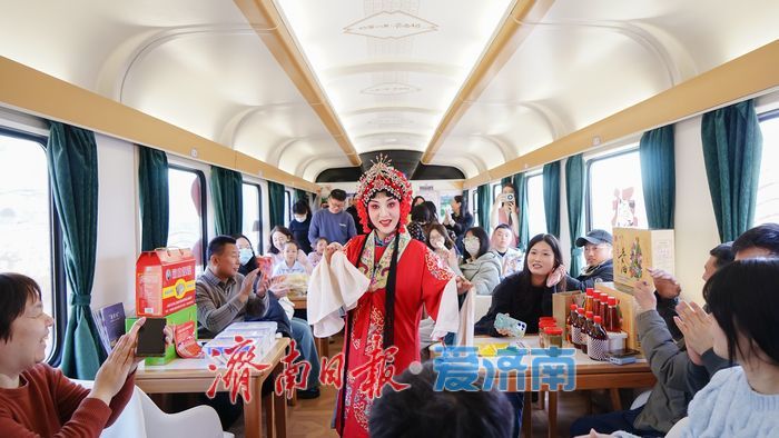 新春走基层丨列车上的“黄河大集”