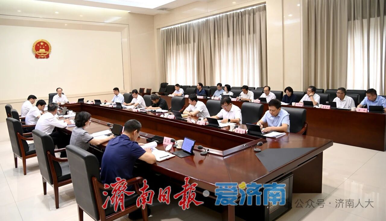 市人大常委会党组理论学习中心组进行集体学习 韩金峰主持并讲话
