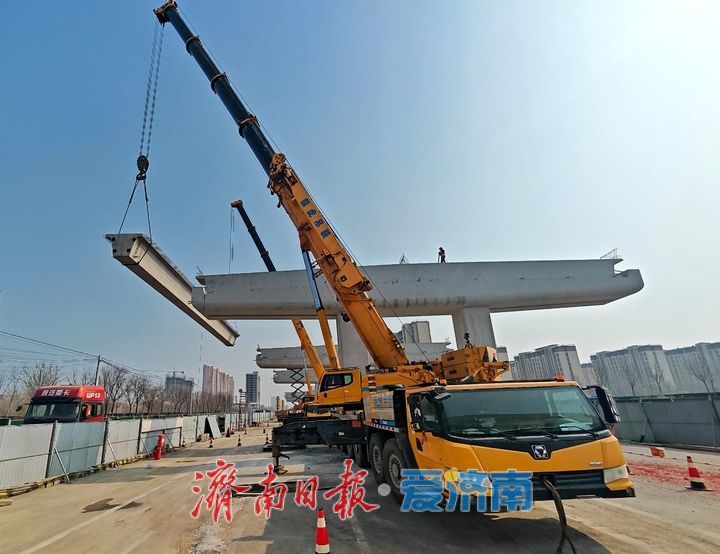 “满弓”状态抢开局，工业北路东延项目积极推进桥梁预制梁板架设