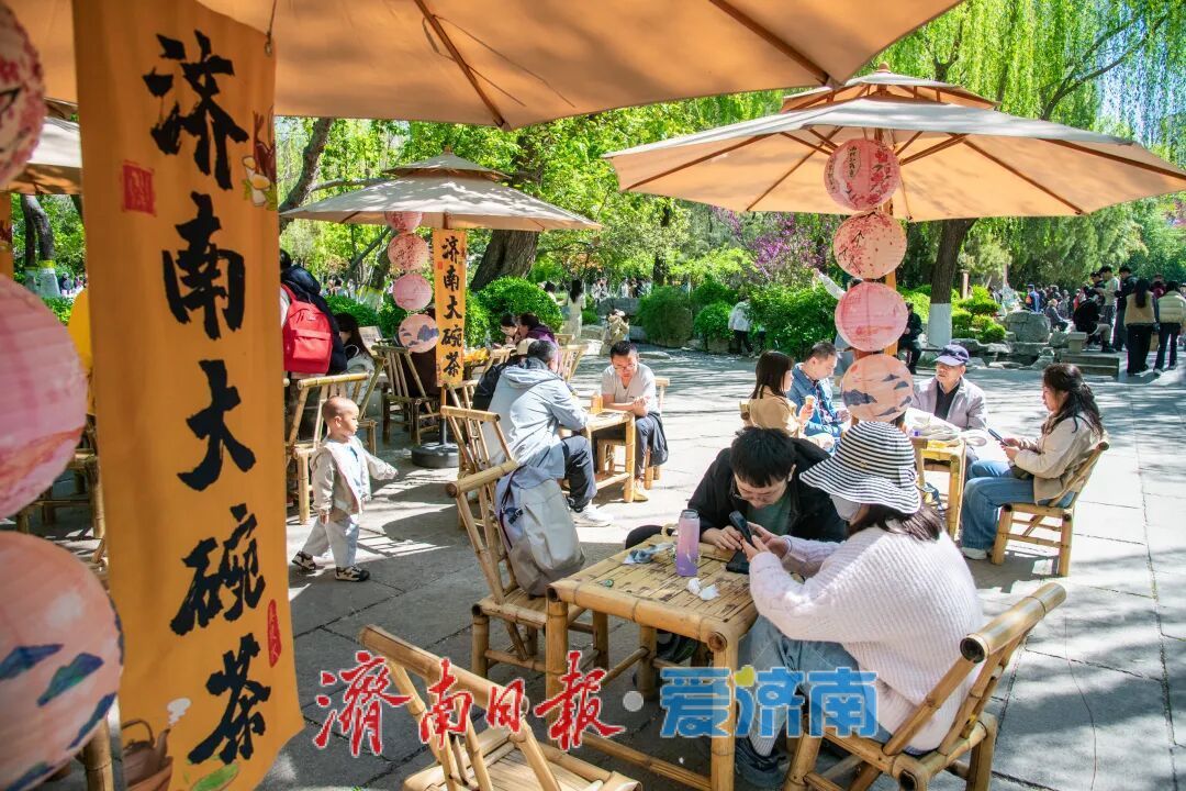 天下第一泉风景区清明假期人气爆棚，千年泉韵绽风华