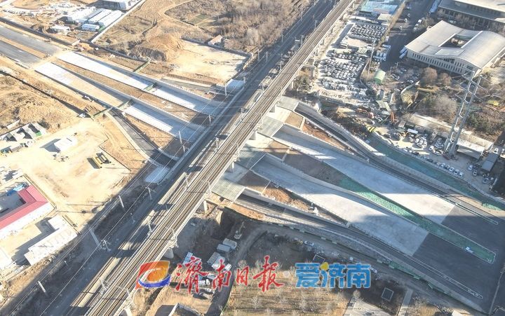 项目强省会｜济南奥体西路北延下穿铁路桥道路首次使用透明遮阳棚