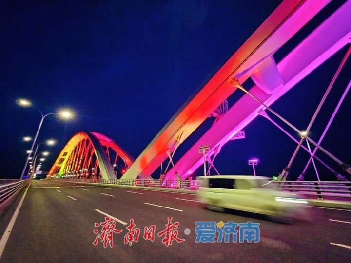 三拱卧波 霓虹映河