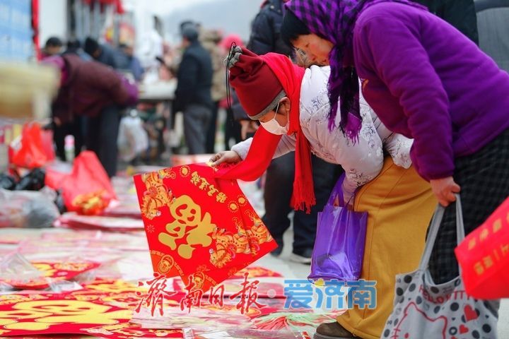 腊月年集人气旺，仲宫大集年味浓