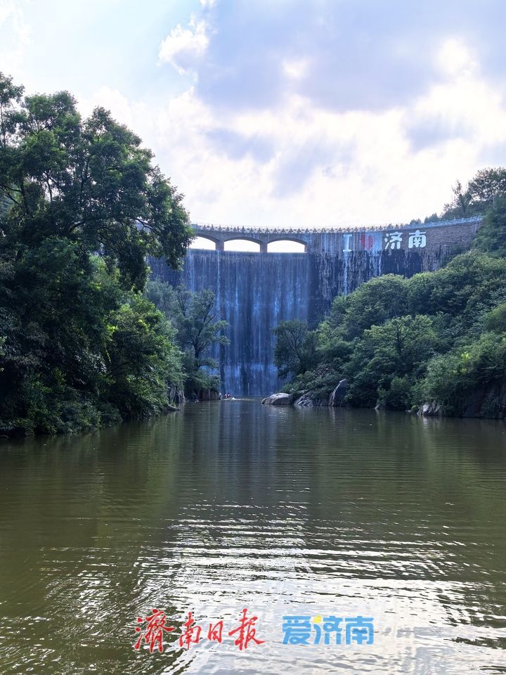 一年四季 泉在济南丨壮观！济南黄巢水库溢水成瀑引客来