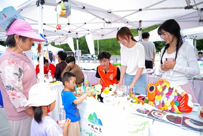 驻济高校学子携手护生态！济南“一城山色”生态守护志愿服务暨“信用记录关爱日”登山打卡活动启幕