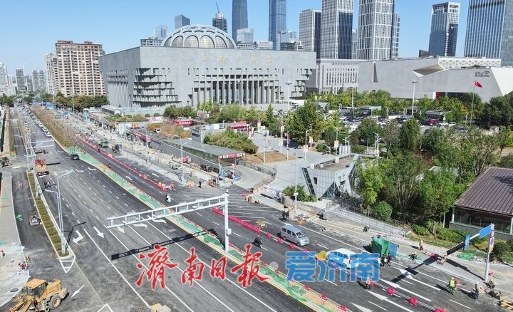 沥青摊铺、交通标识线就绪，济南泺邑路改造东侧路面临时放开非机动车通行