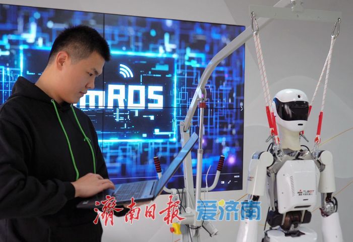 产业政策风起 人才候鸟“北归” 济南打造全国首个广泛应用的国产机器人操作系统