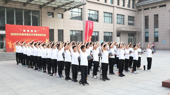 “爱我国防”军事体验活动第四期第二日纪实： 砺剑青春铸军魂 实战淬火强信念