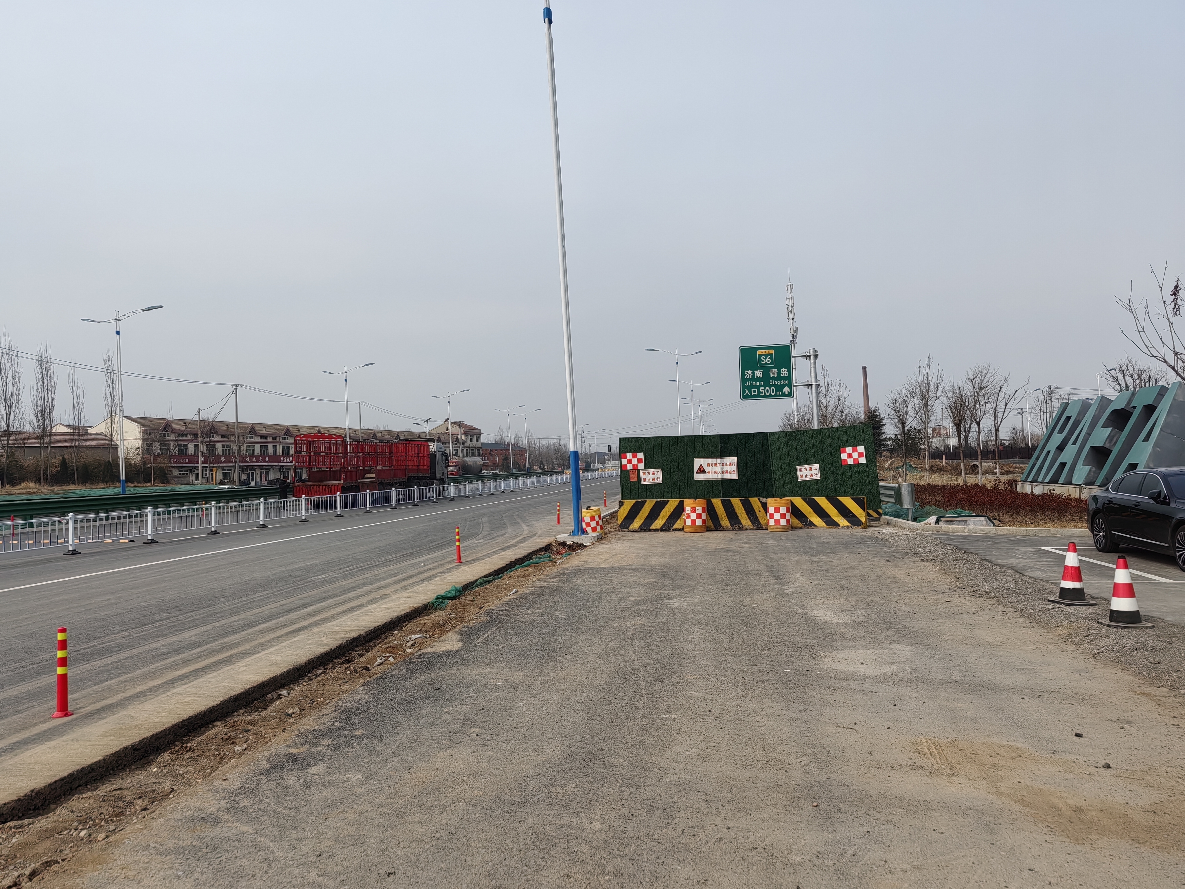 封闭南半幅，北半幅通行，G309青兰线改建工程3月10日开始交通转序