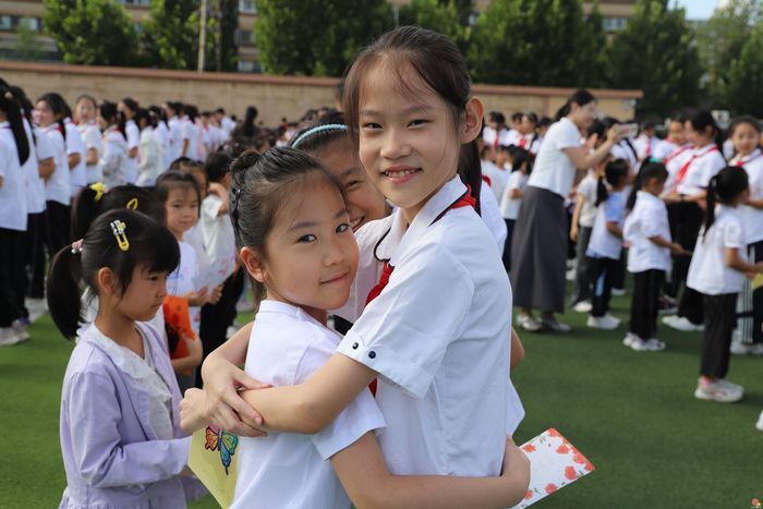 赓续红色路 健行少年志 ——济南市历下区燕山小学2026—2027学年秋季开学典礼