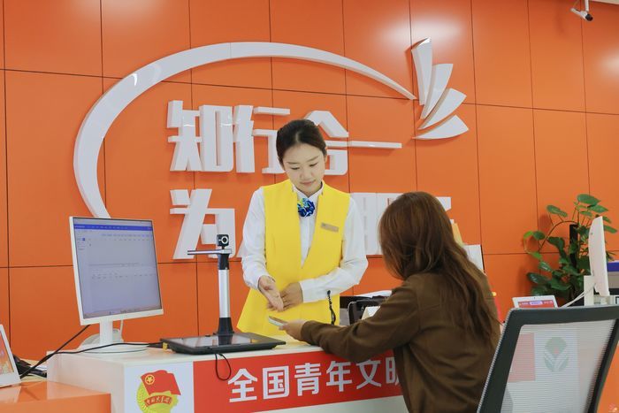 【服务在前】国庆我在岗!节日里那抹别样“暖”色