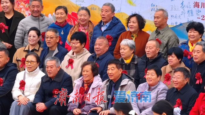 重阳节温情预热！99对金婚夫妻携手“撒糖”，见证爱情最美模样