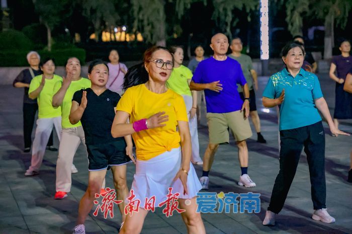 千万粉丝网红扎根泉城夏夜 奥体健身热潮点亮全民健身日