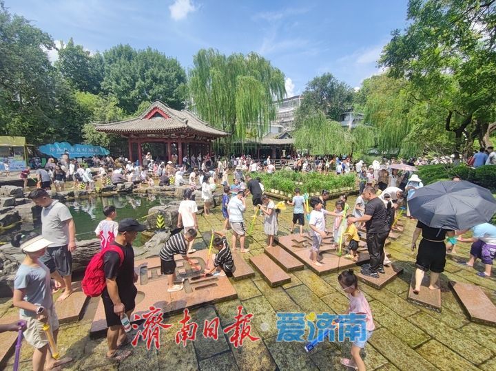 一年四季 泉在济南丨出伏高温天“加时” “清泉石上流” 戏水纳凉