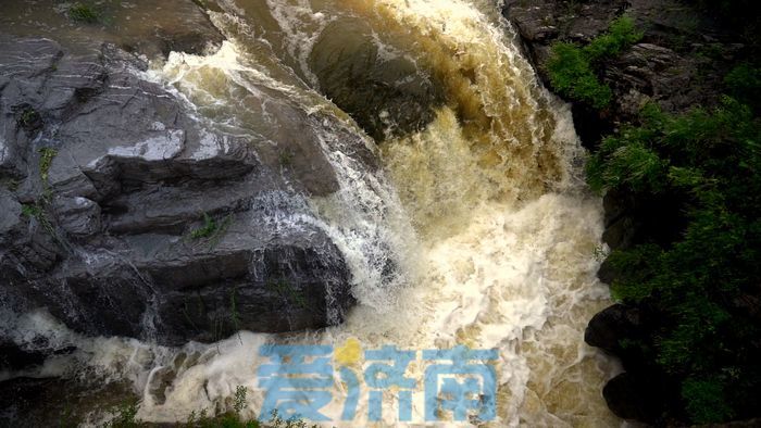 莱芜苍龙峡雨后再现“雷鸣”