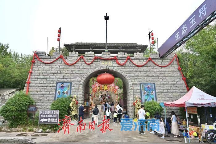 玉符河畔放个假！秘境石崮寨金秋上新