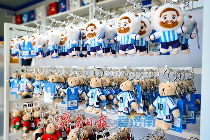 =FanTown世界杯豪门IP官方授权店落地济南国金天地，6月中旬即将开门迎客