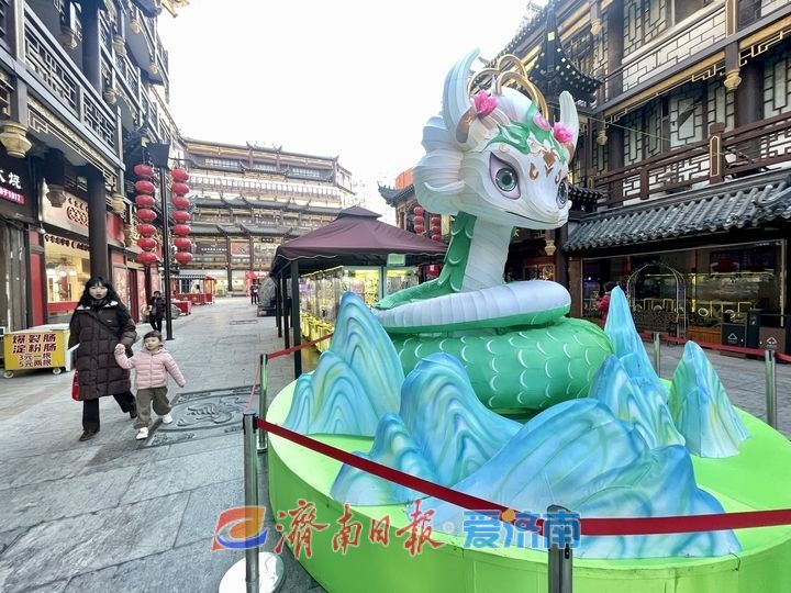 置身于“荷花”之中，古装人偶“李清照”亮相大观园