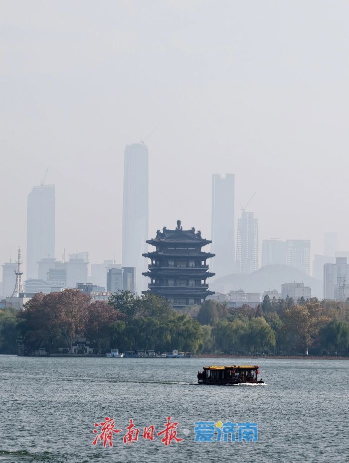 一年四季 泉在济南丨赴一场冬日湖畔之约，且看诗意的泉城济南
