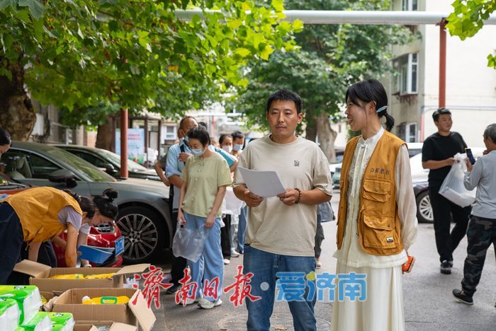 被光照亮，终成微光！蒙阴“黄桃爸爸”上演双向奔赴的爱心接力
