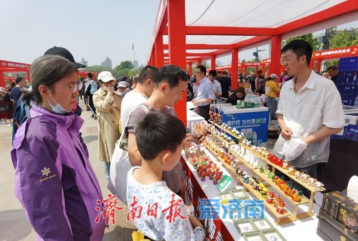 淄博好物“闪现”泉城广场！济南市民一站式感受淄博魅力