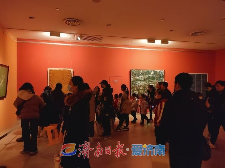 第三届济南国际双年展火爆周末 近两万人进馆打卡