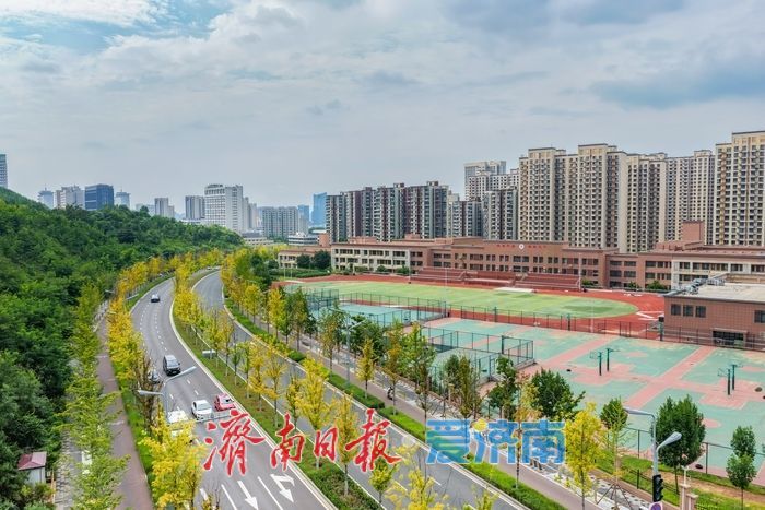 云影交织景致怡人，晴雨相间邂逅济南CBD都市风光