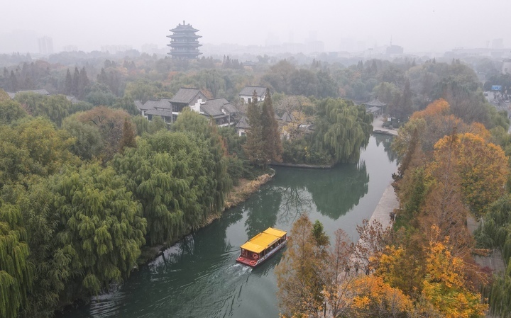 轻烟缥缈大明湖，古朴隽永“水墨画”