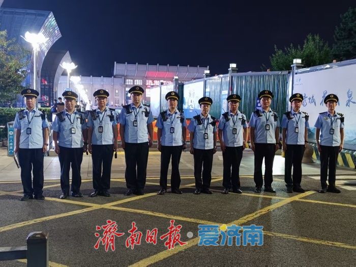 济南守护“暑运”严查出租车违法违规经营行为