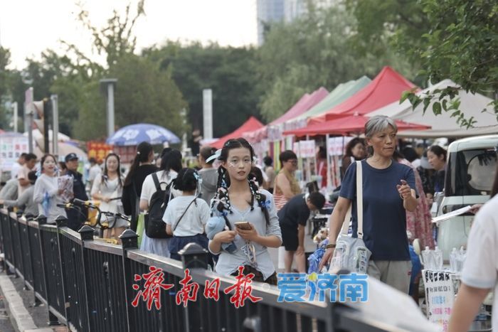 演唱会带热应援妆造！奥体周边编发摊位人气火爆