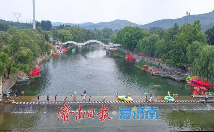 一年四季 泉在济南丨高温来袭，泉城市民“门牙”戏水享清凉