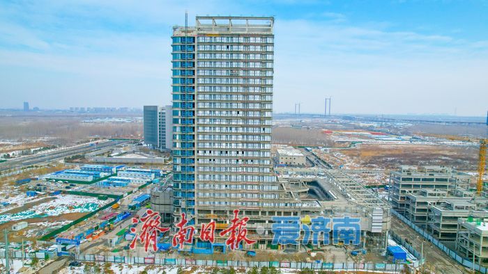 济南工程医疗大数据中心公交枢纽项目主体结构封顶