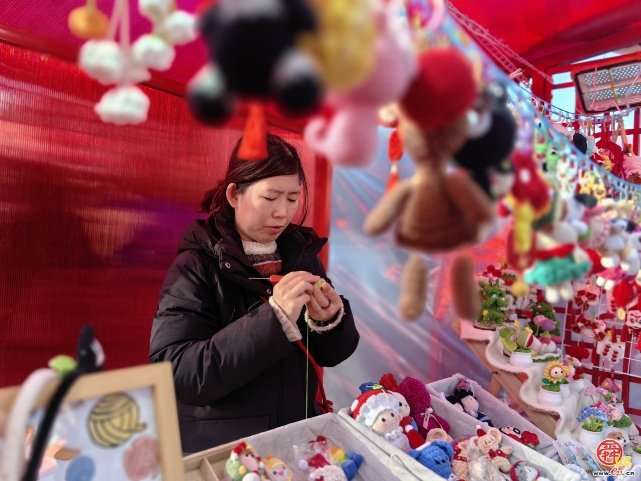 【网络中国节·春节】泉在济南过大年｜济南明湖市集火热进行中 “城湖一体”展现泉城新魅力