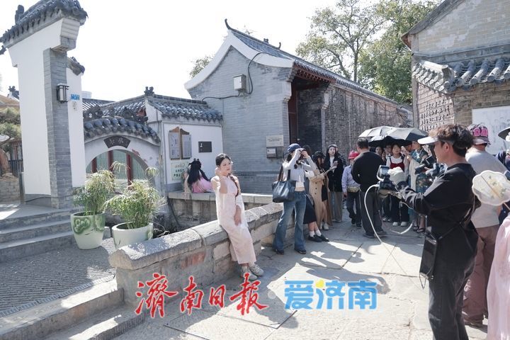 国庆赏游明府城 一巷泉韵醉金秋