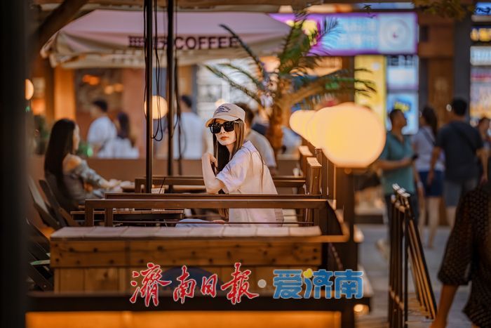 一年四季 泉在济南丨复古与时尚奇幻交融 璀璨夜经济点亮济南融汇老商埠