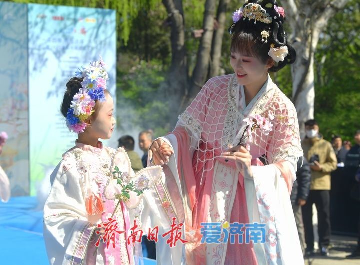 “一年四季·泉在济南”系列活动暨2025济南花朝节启动