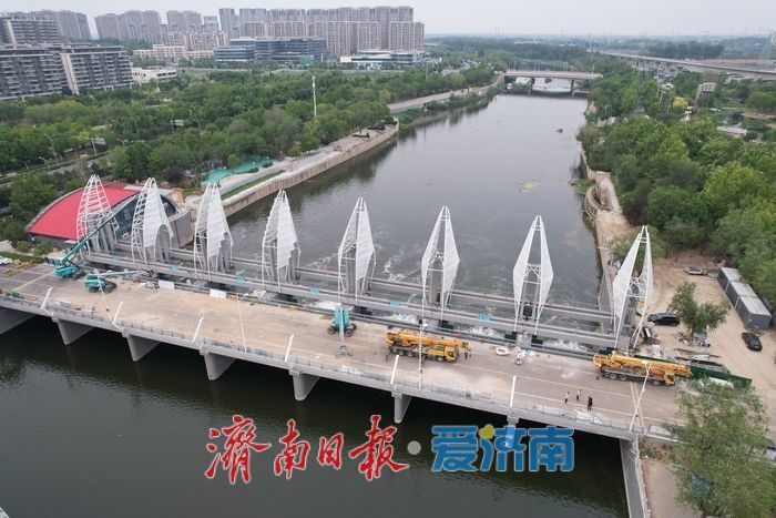 济南小清河洪园节制闸完成升级，七孔全开保障汛期安全