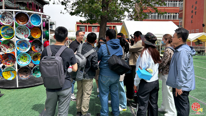 共赏老街上新！媒体采风活动走进市中区上新街