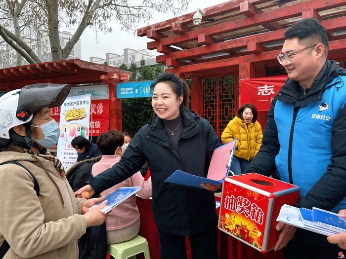 志愿同行 温暖泉城——济南市“雷锋精神伴我行 公交服务进社区”活动举行