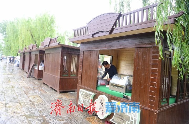 品茶观景、邂逅江南韵味，市民百花洲畔“尝鲜”仿古画舫