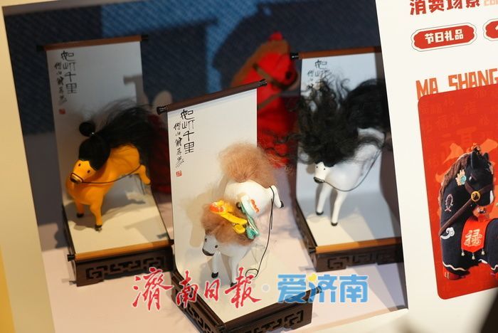 2026 “瑞兽呈祥” 生肖创意展受热捧 马年文创与非遗齐出圈