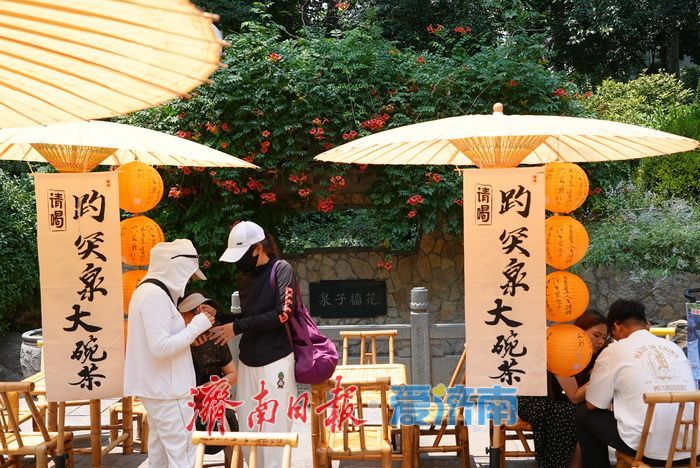 一年四季 泉在济南丨花墙子泉畔凌霄开 花泉相映尽显泉城诗意