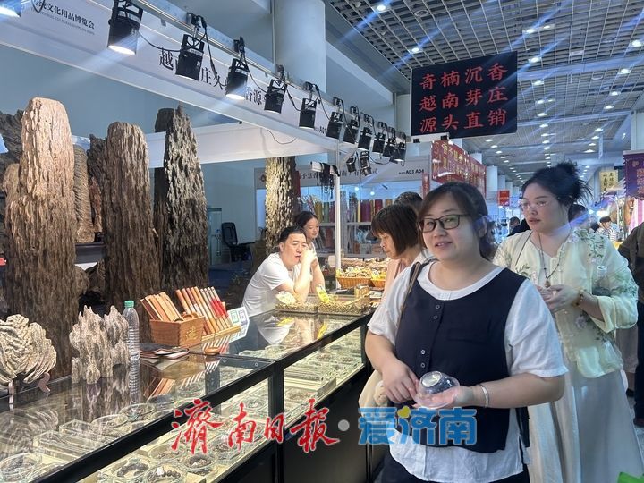 雅韵涌动人气旺 第二届中国北方（济南）传统文化用品博览会现场盛况直击