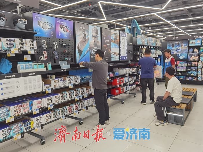 30℃+气温带动水上消费热，游泳装备市场销量增长明显