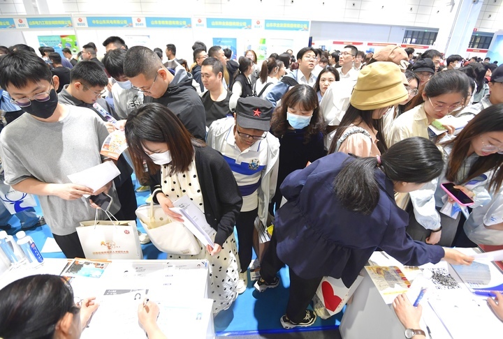 现场图集来了！“天下泉城聚天下英才”济南首届高层次人才招引大会人气爆棚