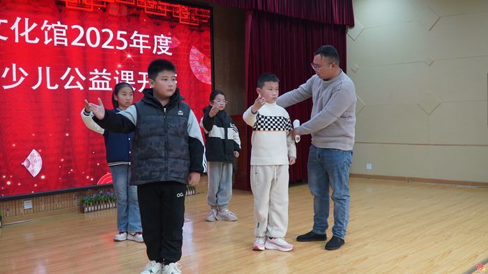 钢城区蟠龙梆子暑期公益培训：非遗少年“暑”你棒， 《墙头记》唱的有模有样！​