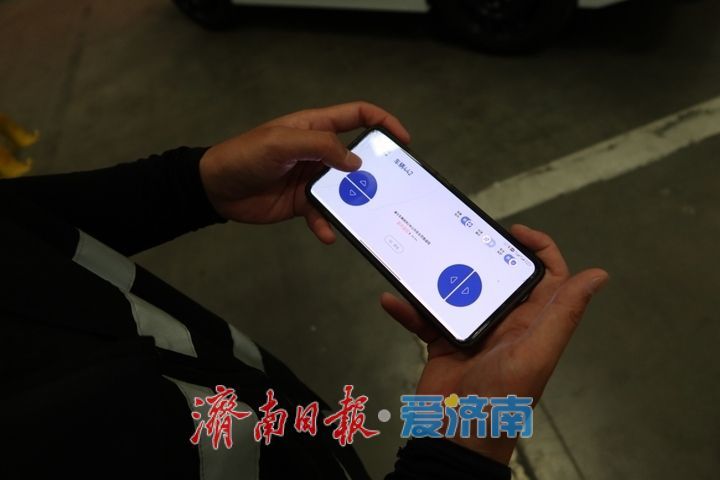 济南首批25辆无人快递车正式上路