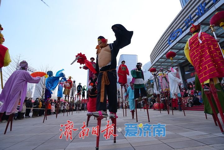 小年高跷闹泉城 年味扑面迎新春